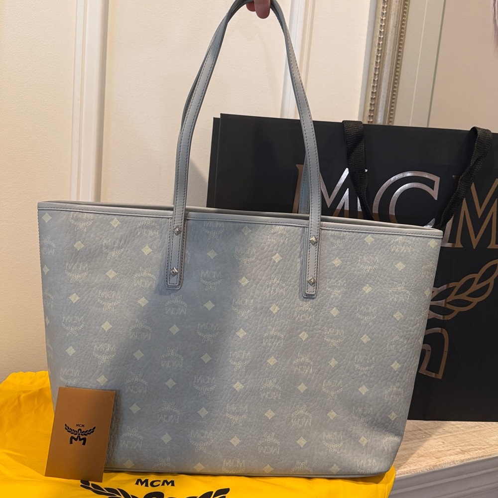 MCM Misty Gray Visetos Aren Shopper Zipper Tote NWT Dustbag, Cards, Shopping Bag - Picture 3 of 10